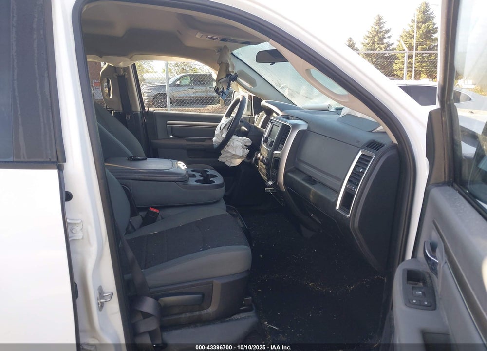 2019 RAM 1500 CLASSIC SLT 4X4 5'7 BOX VIN: 1C6RR7LGXKS739339