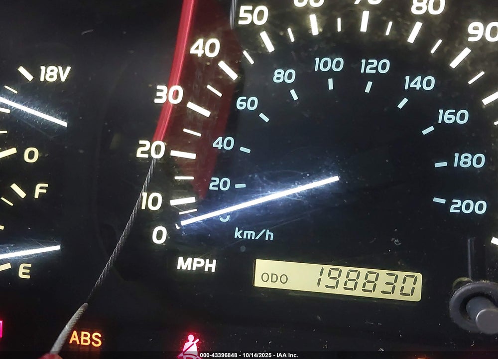 2000 LEXUS LX 470 VIN: JT6HT00W2Y0082122