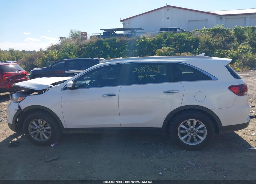 2019 KIA SORENTO VIN: 5XYPG4A34KG500878