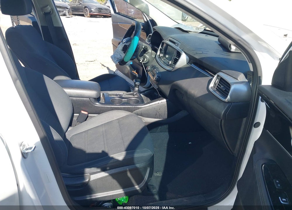 2019 KIA SORENTO VIN: 5XYPG4A34KG500878