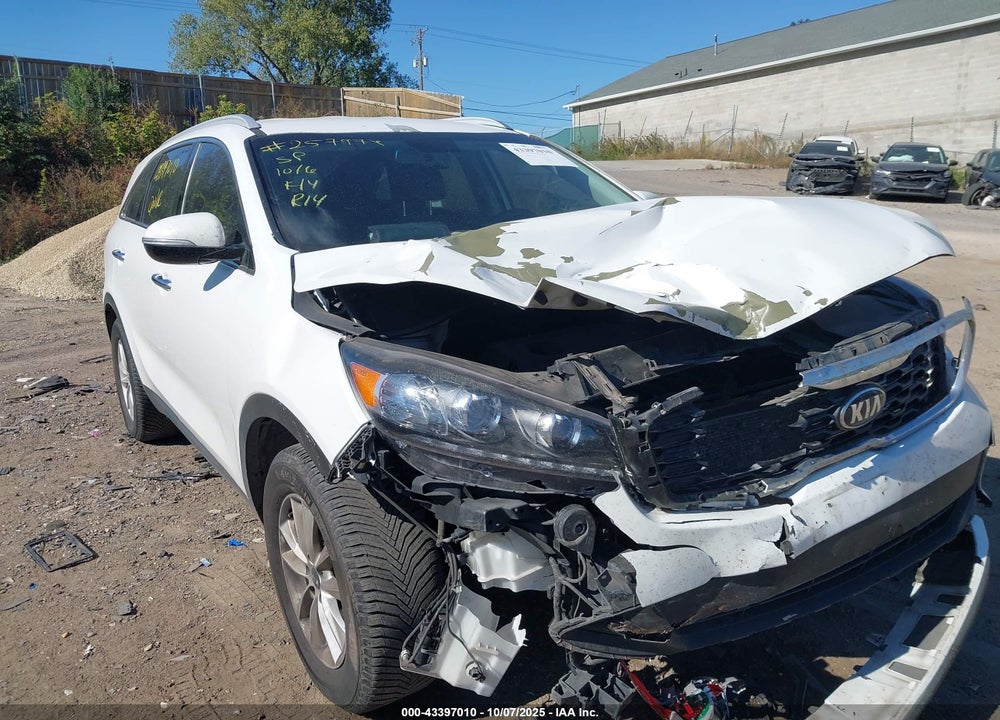 2019 KIA SORENTO VIN: 5XYPG4A34KG500878