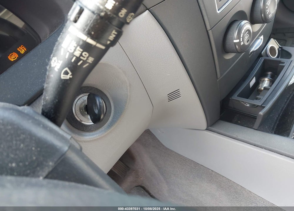 2008 KIA SORENTO LX BASE VIN: KNDJD735385761564