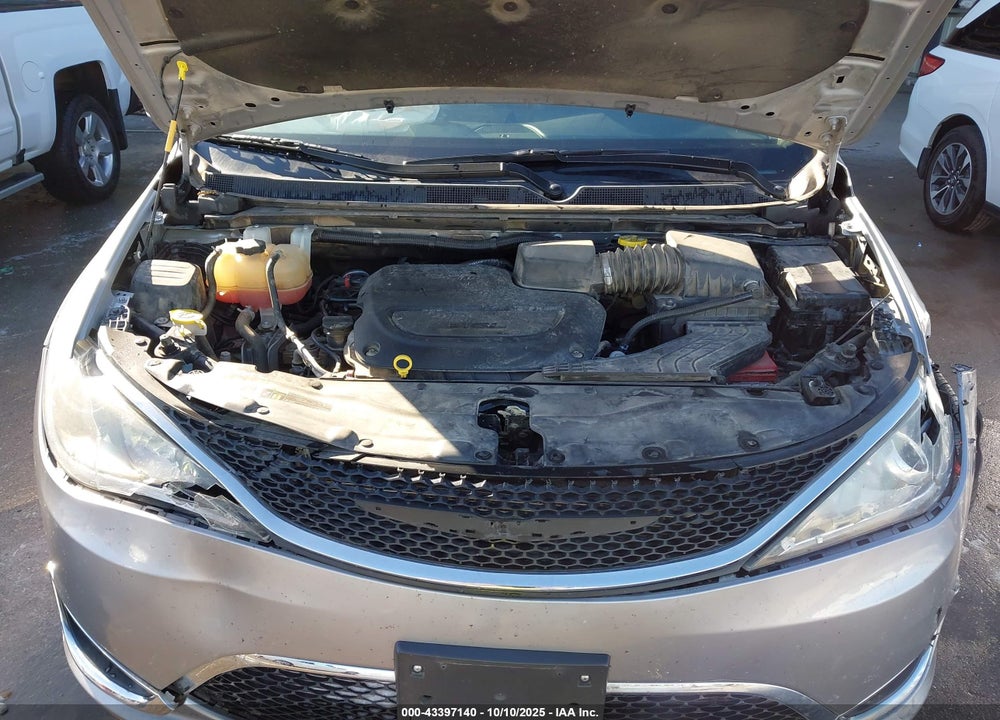 2020 CHRYSLER PACIFICA TOURING L VIN: 2C4RC1BG5LR173361