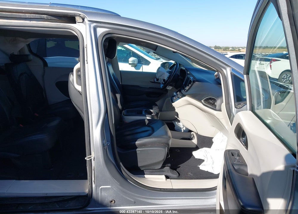 2020 CHRYSLER PACIFICA TOURING L VIN: 2C4RC1BG5LR173361