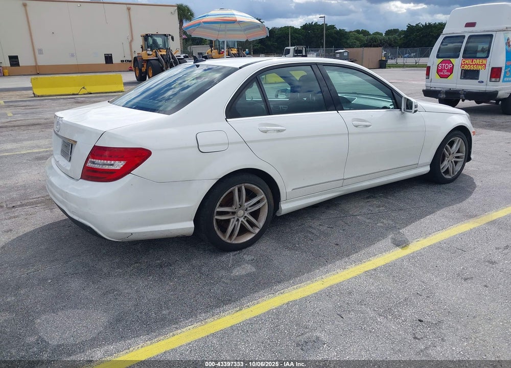 2014 MERCEDES-BENZ C CLASS VIN: WDDGF4HB7EA959722
