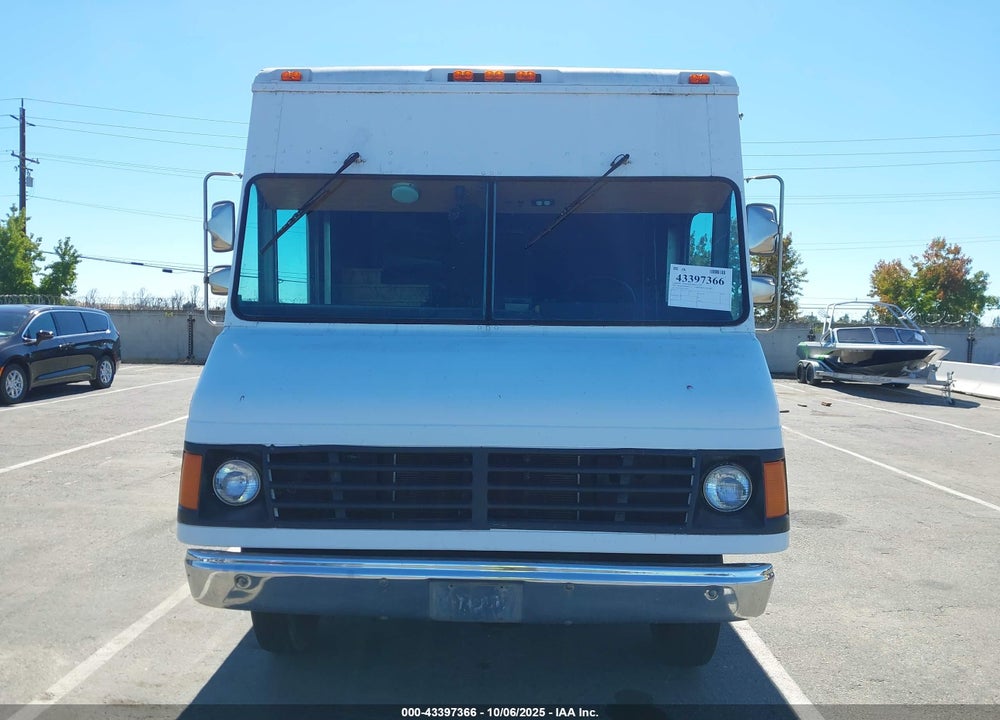 1999 WORKHORSE CUSTOM CHASSIS FORWARD CONTROL CHASSIS P3500 VIN: 5B4KP32R1X3310058