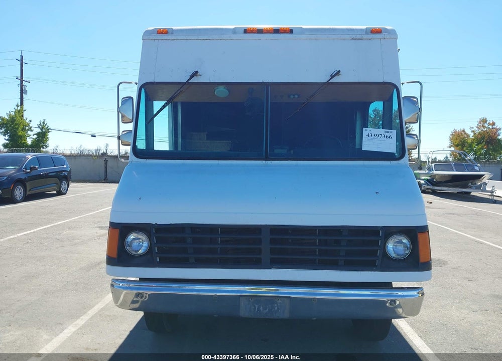 1999 WORKHORSE CUSTOM CHASSIS FORWARD CONTROL CHASSIS P3500 VIN: 5B4KP32R1X3310058