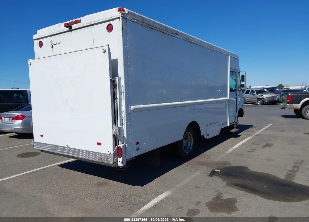 1999 WORKHORSE CUSTOM CHASSIS FORWARD CONTROL CHASSIS P3500 VIN: 5B4KP32R1X3310058