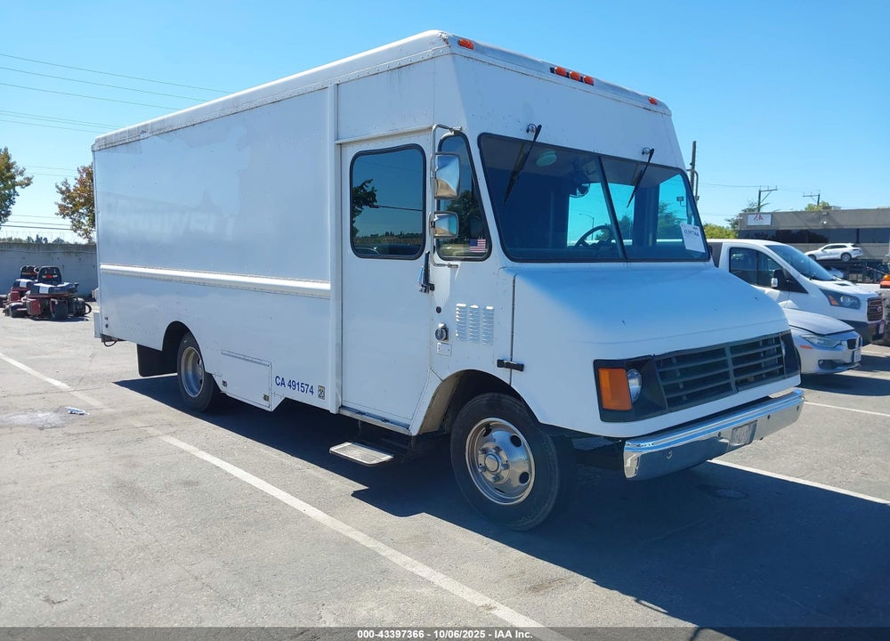 1999 WORKHORSE CUSTOM CHASSIS FORWARD CONTROL CHASSIS P3500 VIN: 5B4KP32R1X3310058