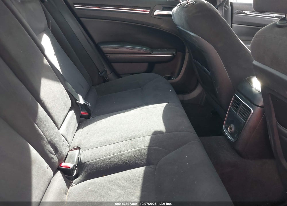 2011 CHRYSLER 300 VIN: 2C3CA4CG8BH572723