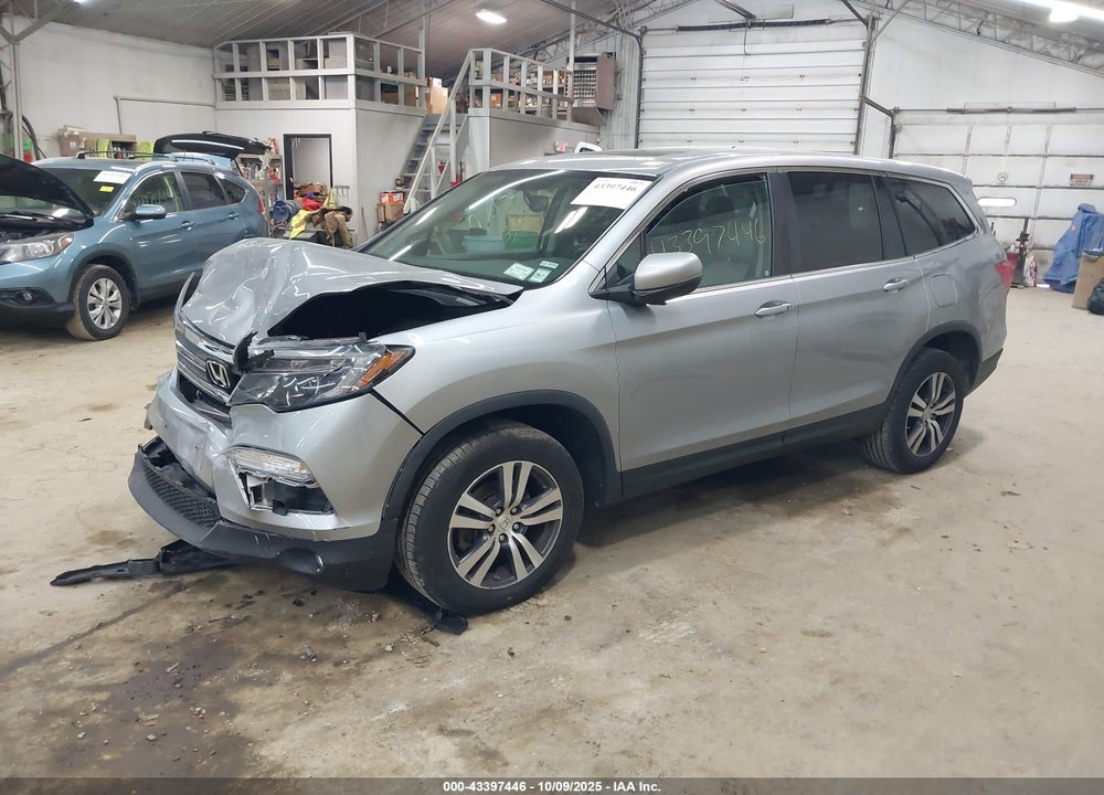 2018 HONDA PILOT VIN: 5FNYF6H59JB070264