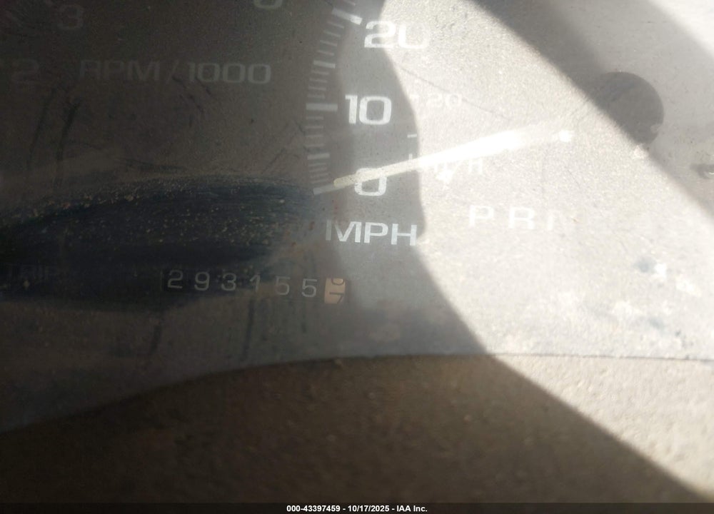 1998 CHEVROLET C1500 VIN: 1GCEC14W0WZ203153