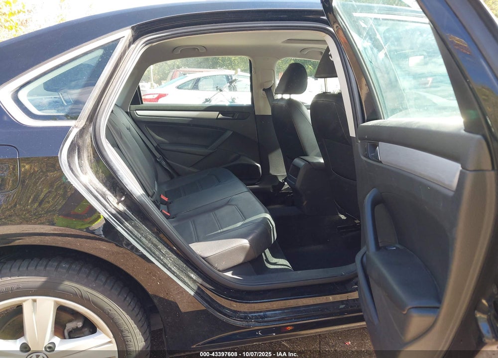 2012 VOLKSWAGEN PASSAT 2.5L SE VIN: 1VWBP7A37CC034524