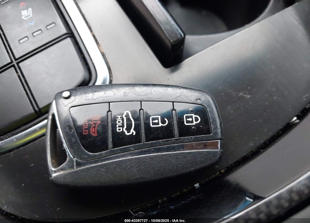 2017 HYUNDAI AZERA VIN: KMHFG4JG4HA578189