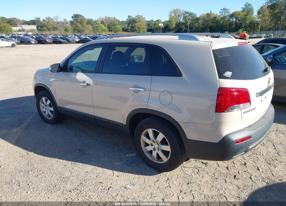 2011 KIA SORENTO VIN: 5XYKT4A15BG091035