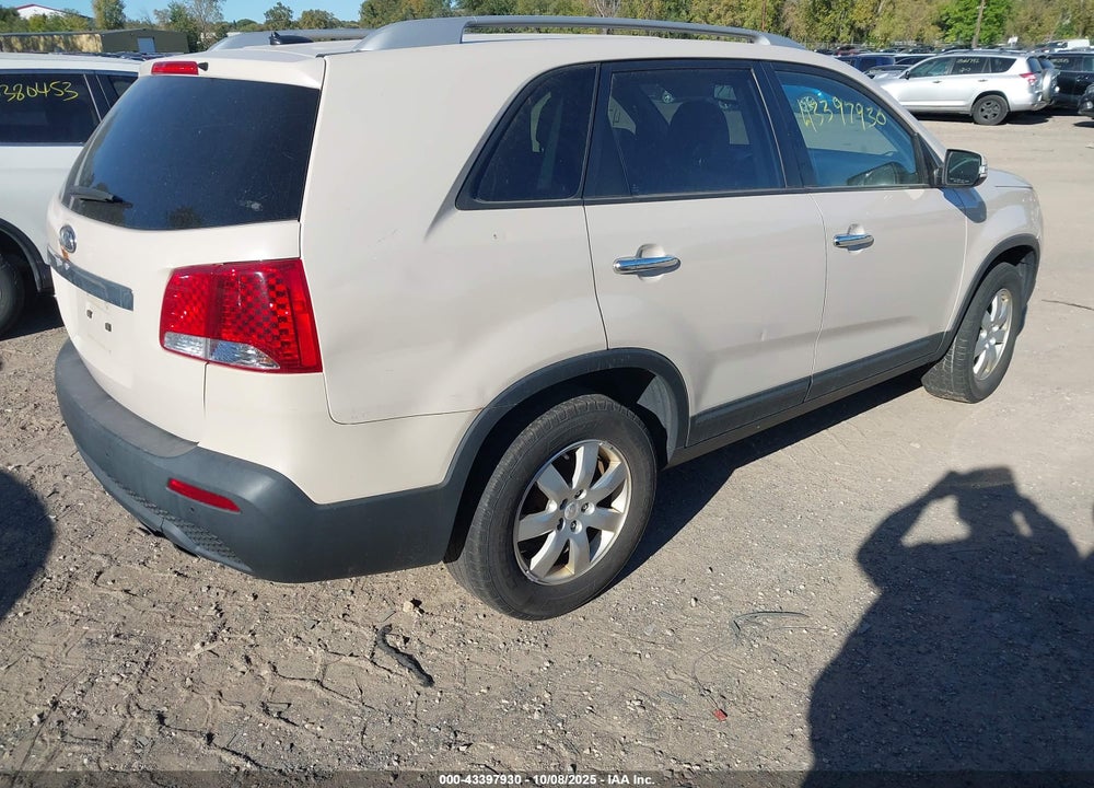 2011 KIA SORENTO VIN: 5XYKT4A15BG091035