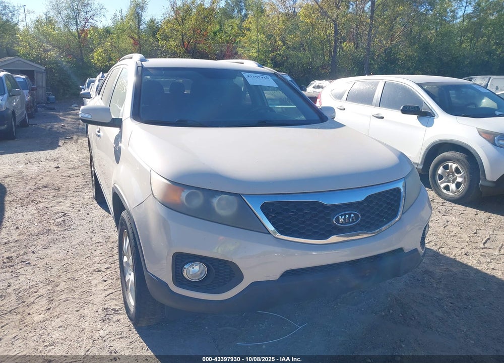 2011 KIA SORENTO VIN: 5XYKT4A15BG091035