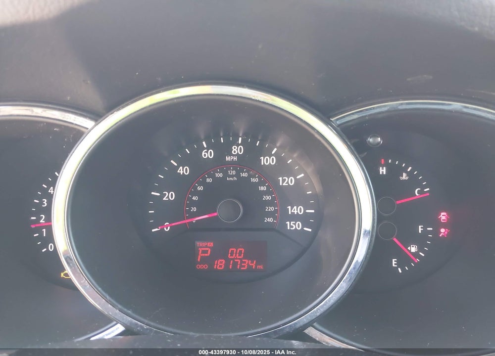 2011 KIA SORENTO VIN: 5XYKT4A15BG091035