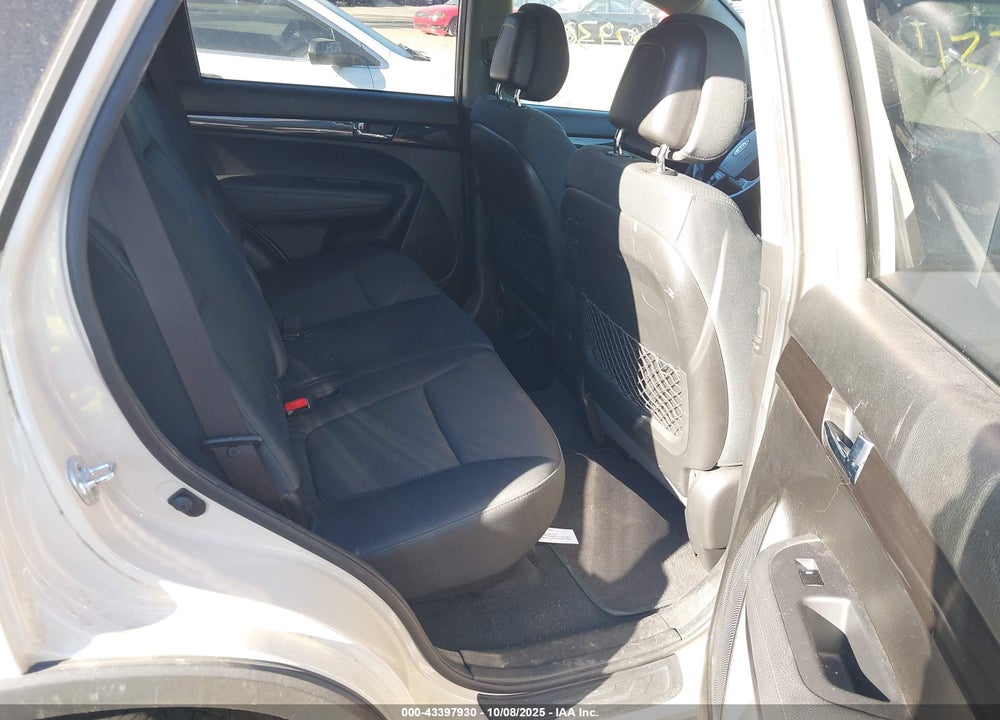 2011 KIA SORENTO VIN: 5XYKT4A15BG091035