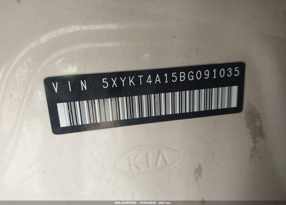 2011 KIA SORENTO VIN: 5XYKT4A15BG091035
