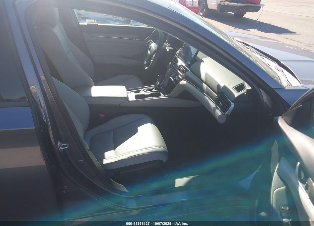 2019 HONDA ACCORD VIN: 1HGCV1F19KA131821