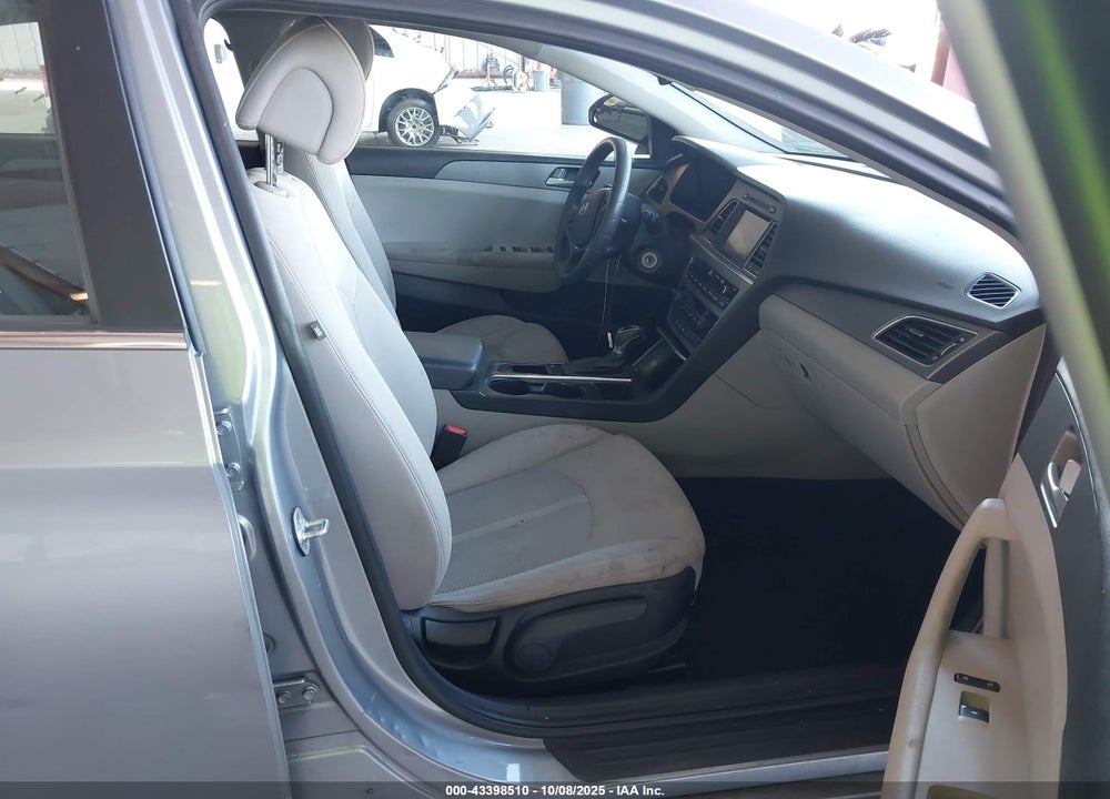 2017 HYUNDAI SONATA VIN: 5NPE24AF2HH562927