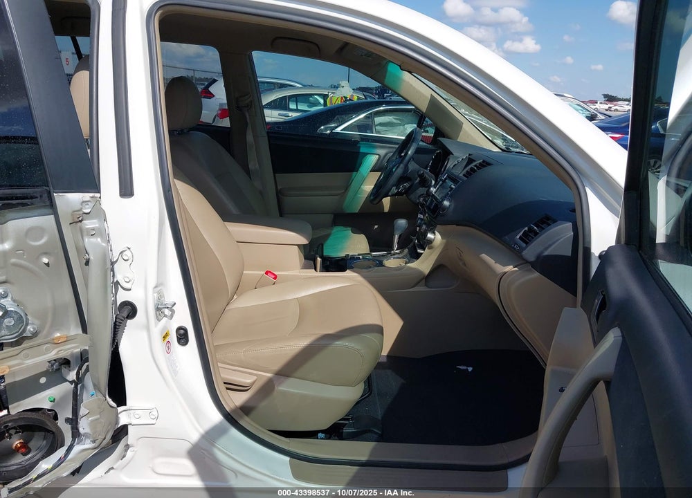 2013 TOYOTA HIGHLANDER BASE PLUS VIN: 5TDZA3EH0DS043065