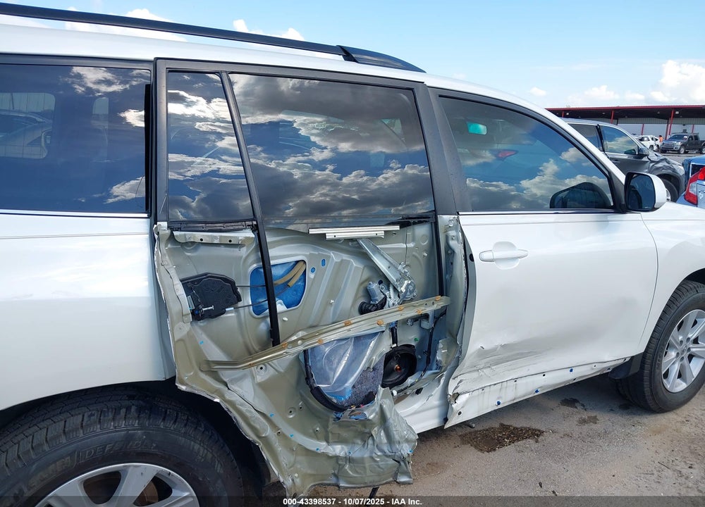 2013 TOYOTA HIGHLANDER BASE PLUS VIN: 5TDZA3EH0DS043065