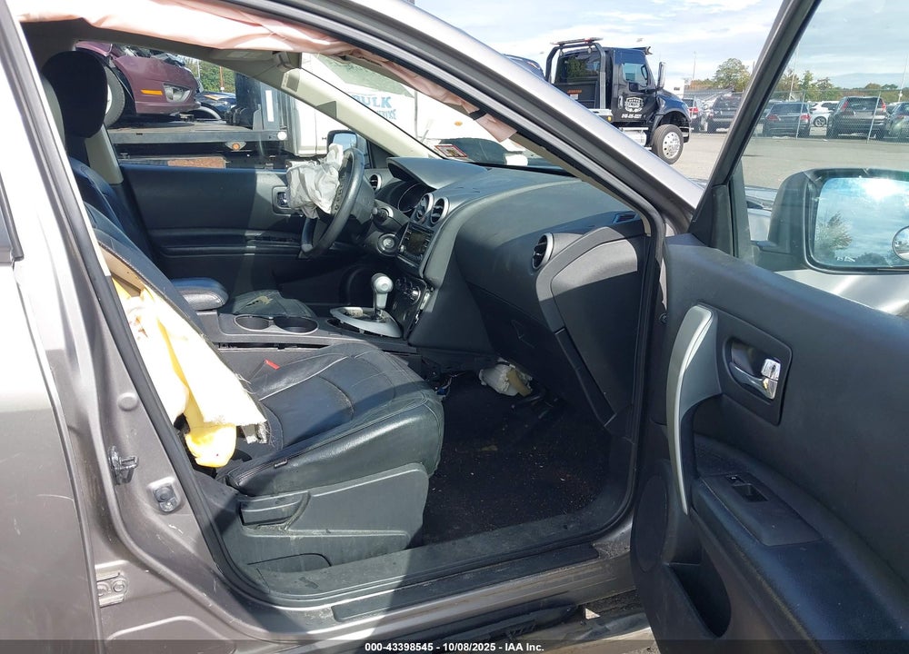 2014 NISSAN ROGUE VIN: JN8AS5MT3EW101736