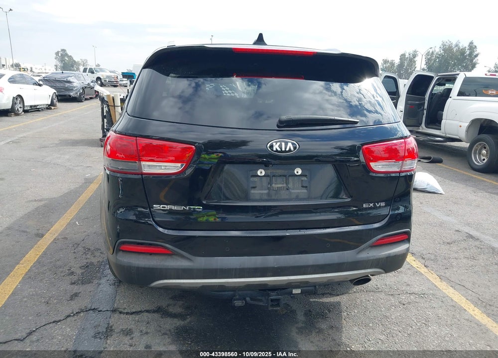 2016 KIA SORENTO 3.3L EX VIN: 5XYPH4A5XGG182870