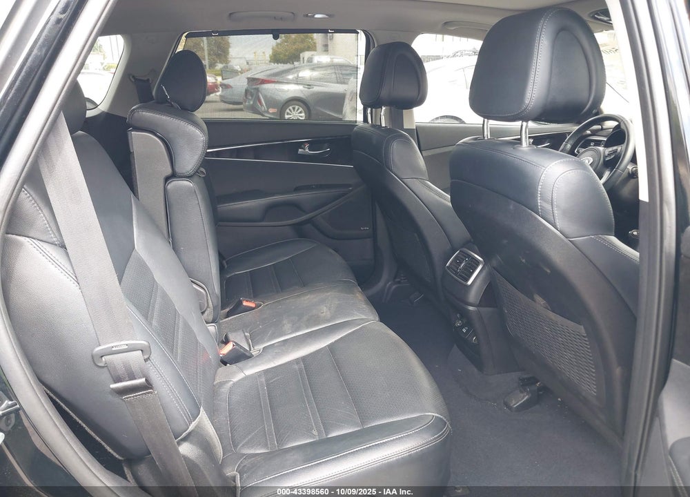 2016 KIA SORENTO 3.3L EX VIN: 5XYPH4A5XGG182870