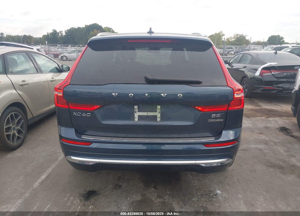 2023 VOLVO XC60 B5 PLUS BRIGHT THEME VIN: YV4L12RN9P1339085