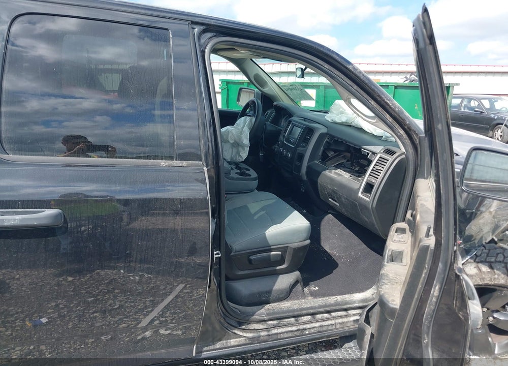 2019 RAM 1500 CLASSIC EXPRESS  4X2 6'4 BOX VIN: 1C6RR6FT5KS540556