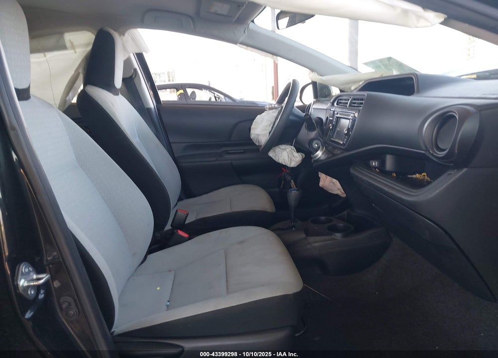 2015 TOYOTA PRIUS C ONE VIN: JTDKDTB31F1110550