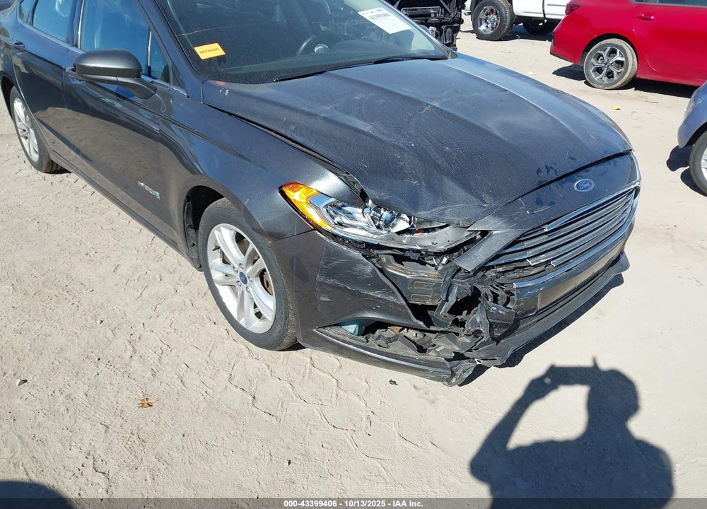 2018 FORD FUSION VIN: 3FA6P0LU0JR261088