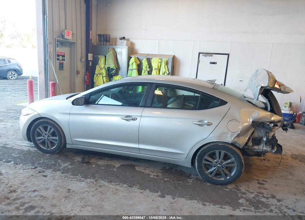 2017 HYUNDAI ELANTRA VIN: 5NPD84LF1HH071921