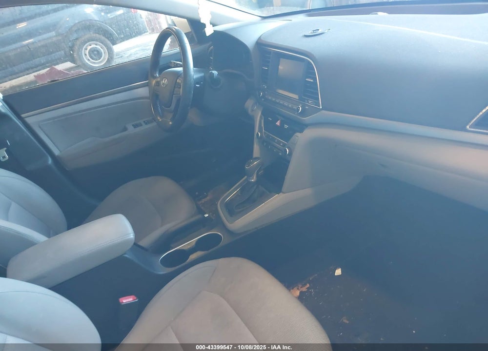 2017 HYUNDAI ELANTRA VIN: 5NPD84LF1HH071921