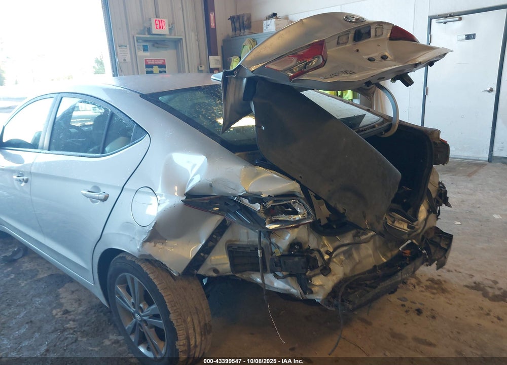 2017 HYUNDAI ELANTRA VIN: 5NPD84LF1HH071921