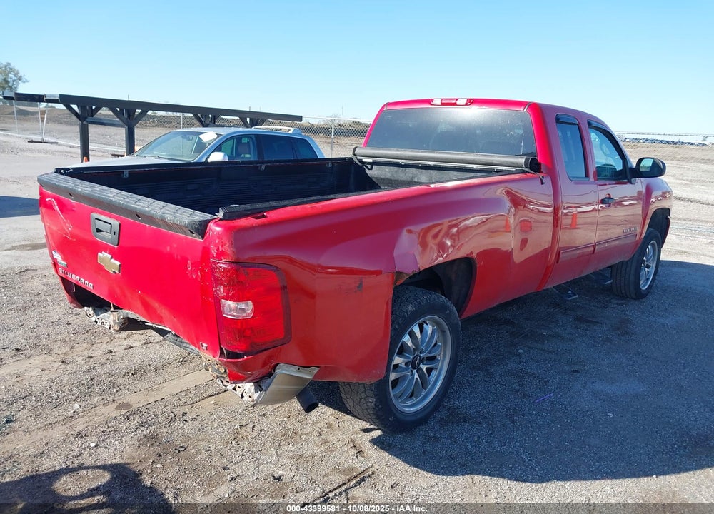 2011 CHEVROLET SILVERADO 1500 LT VIN: 1GCRKSE06BZ345781