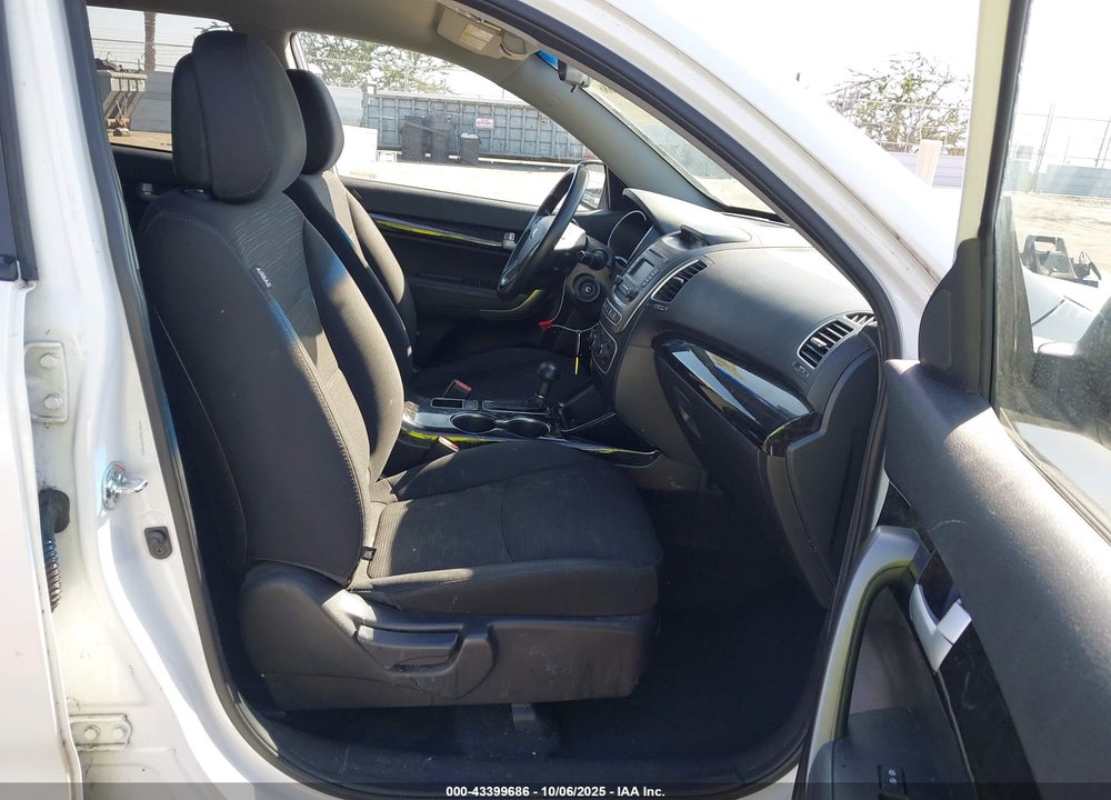 2015 KIA SORENTO VIN: 5XYKT3A63FG578200