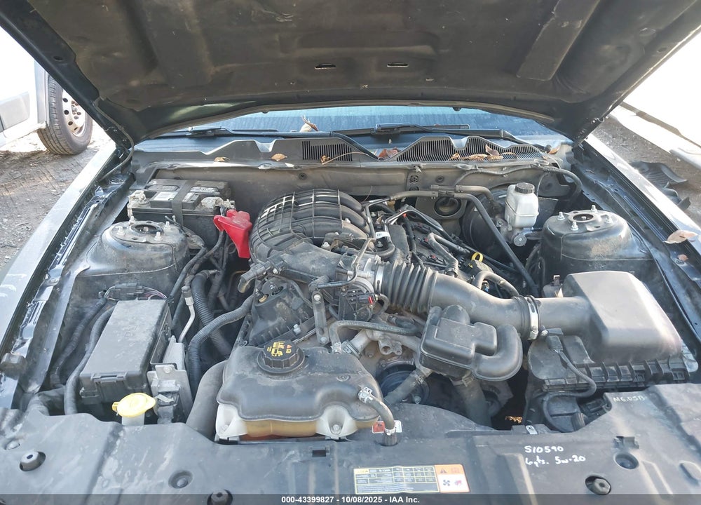 2014 FORD MUSTANG V6 VIN: 1ZVBP8AM4E5206692
