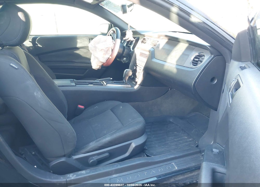 2014 FORD MUSTANG V6 VIN: 1ZVBP8AM4E5206692