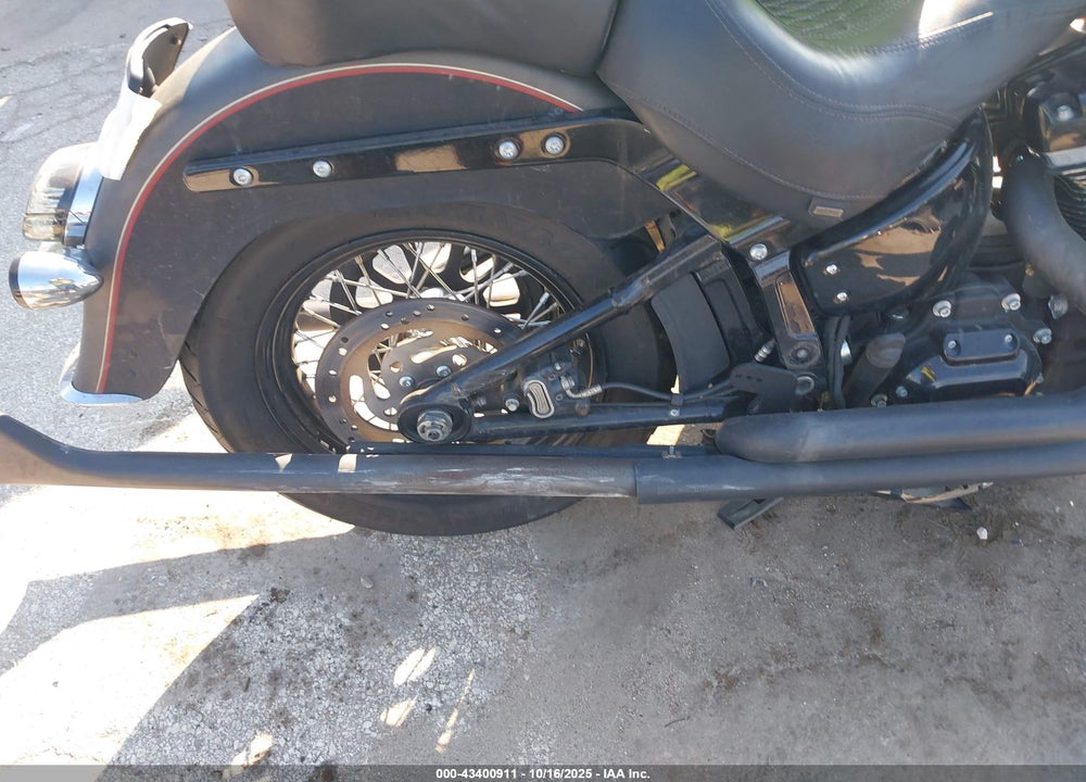 2018 HARLEY-DAVIDSON FLHCS HERITAGE CLASSIC 114 VIN: 1HD1YBK17JC063884
