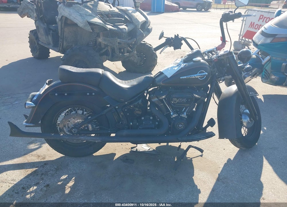 2018 HARLEY-DAVIDSON FLHCS HERITAGE CLASSIC 114 VIN: 1HD1YBK17JC063884