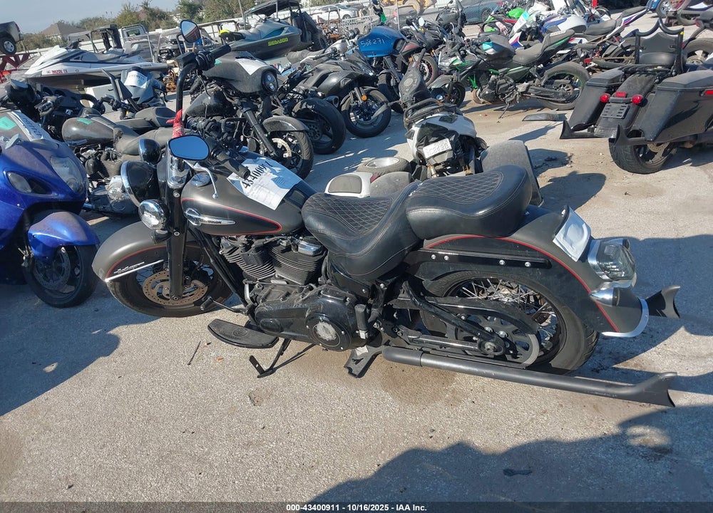 2018 HARLEY-DAVIDSON FLHCS HERITAGE CLASSIC 114 VIN: 1HD1YBK17JC063884