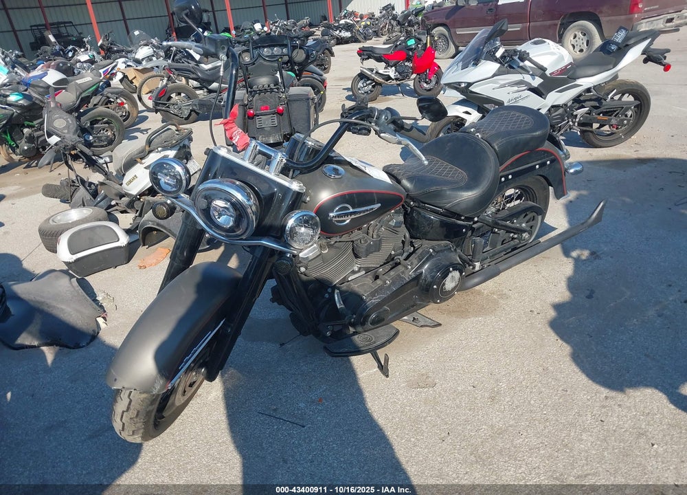 2018 HARLEY-DAVIDSON FLHCS HERITAGE CLASSIC 114 VIN: 1HD1YBK17JC063884