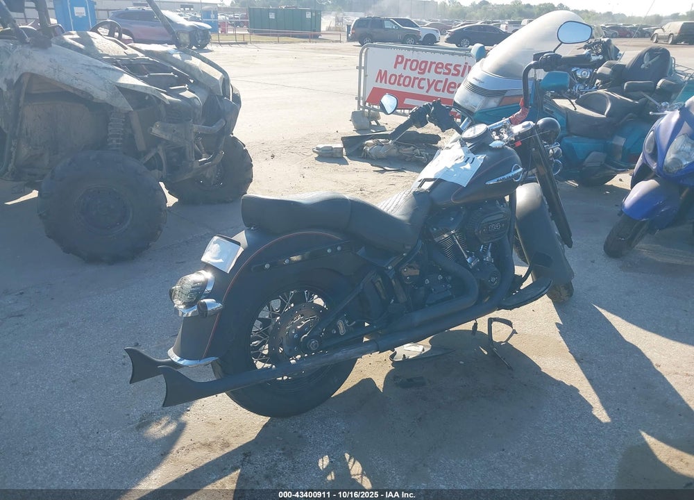 2018 HARLEY-DAVIDSON FLHCS HERITAGE CLASSIC 114 VIN: 1HD1YBK17JC063884