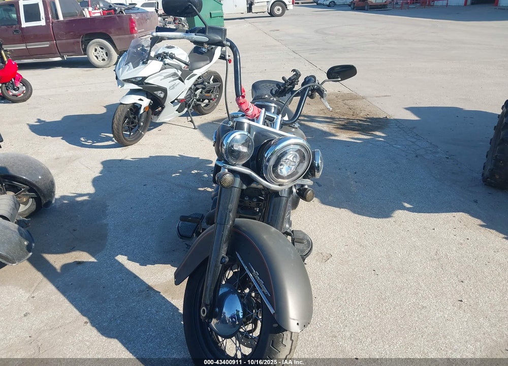 2018 HARLEY-DAVIDSON FLHCS HERITAGE CLASSIC 114 VIN: 1HD1YBK17JC063884