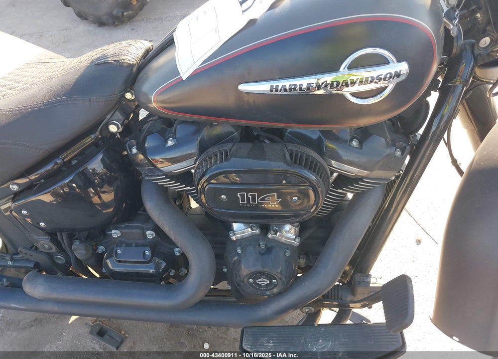 2018 HARLEY-DAVIDSON FLHCS HERITAGE CLASSIC 114 VIN: 1HD1YBK17JC063884