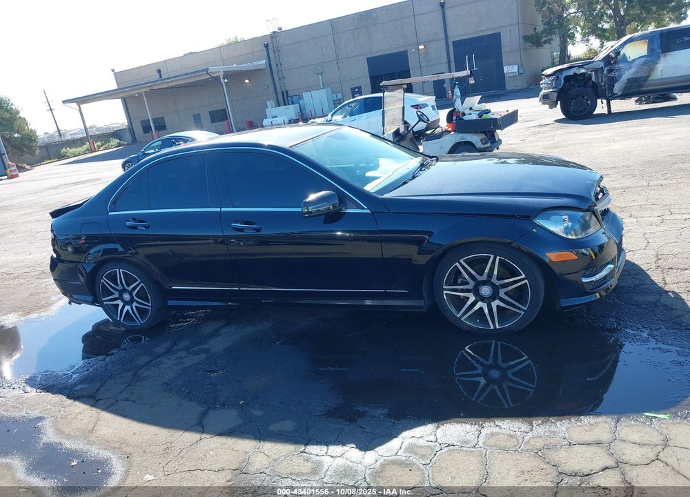 2013 MERCEDES-BENZ C 250 LUXURY/SPORT VIN: WDDGF4HB4DR265408